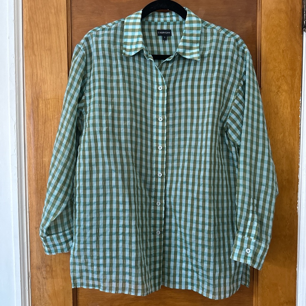 Callipygian sheer gingham button down